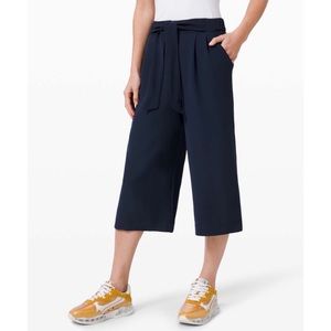 NWT LULULEMON Tie Waist Noir Crop Pants in Black W6AYAS Size 10